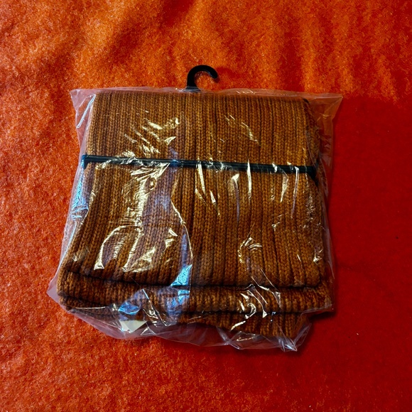 Anya Hindmarch Uniqlo collab orange touch of wool heattech knitted stole NWT - Picture 8 of 8